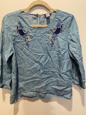 Bass Women’s denim blouse 3/4 sleeve size Medium petite great condition